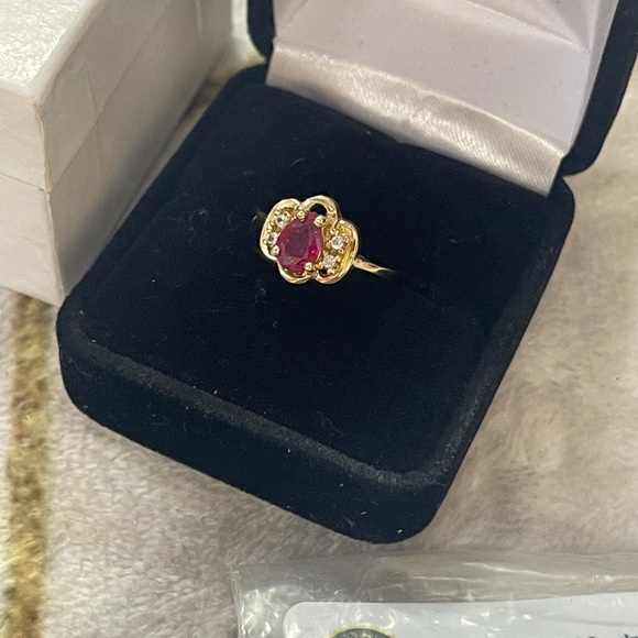 FINAL SALE✨RETAIL $1142✨14 kt gold ruby & white sapphire ring - Picture 9 of 16